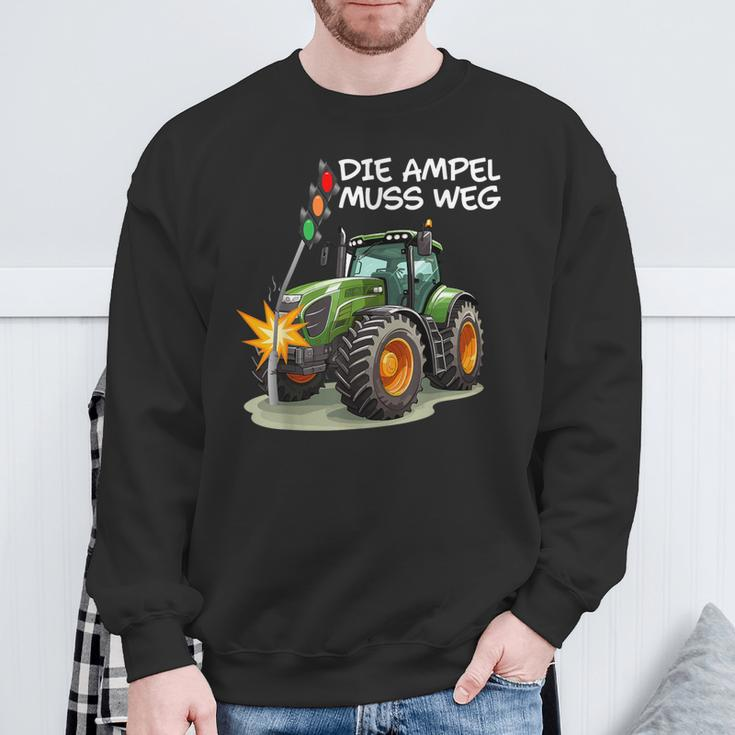 With Traktor Rammt Ampel Die Ampel Muss Weg Sweatshirt Geschenke für alte Männer