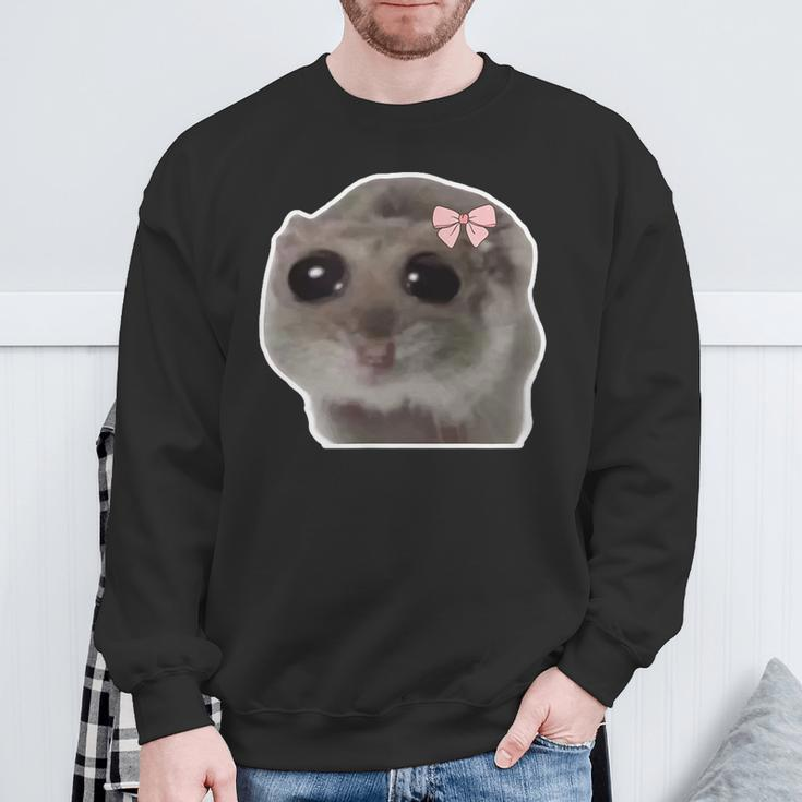 Trauriger Hamster Meme Hamster Mit Tränenden Augen Sweatshirt Geschenke für alte Männer