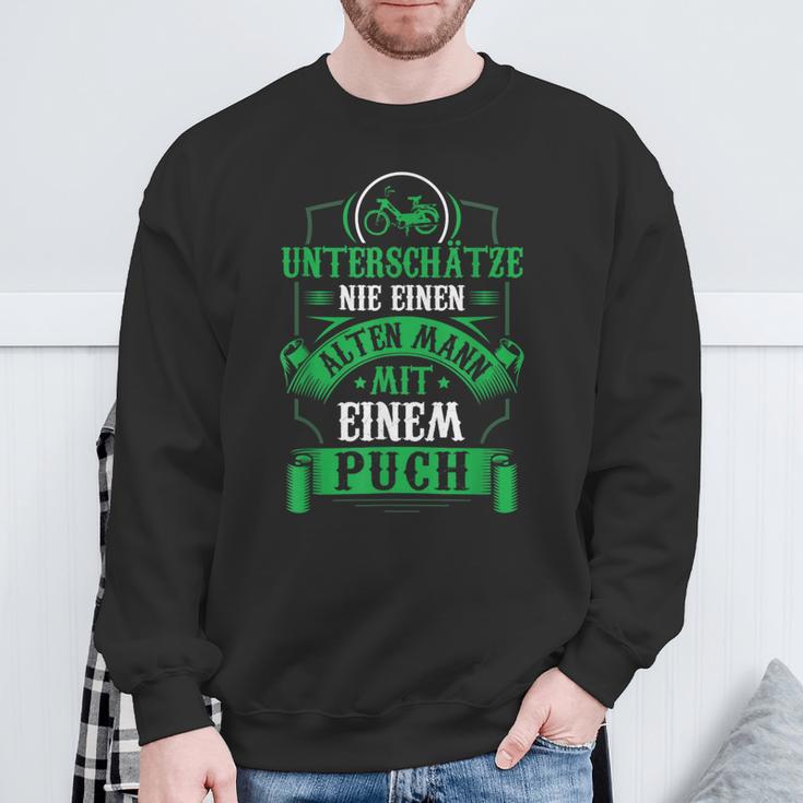 Underestimate Sie Niemals Einen Old Mann Mit Einem Puch Moped Underestimate Sweatshirt Geschenke für alte Männer