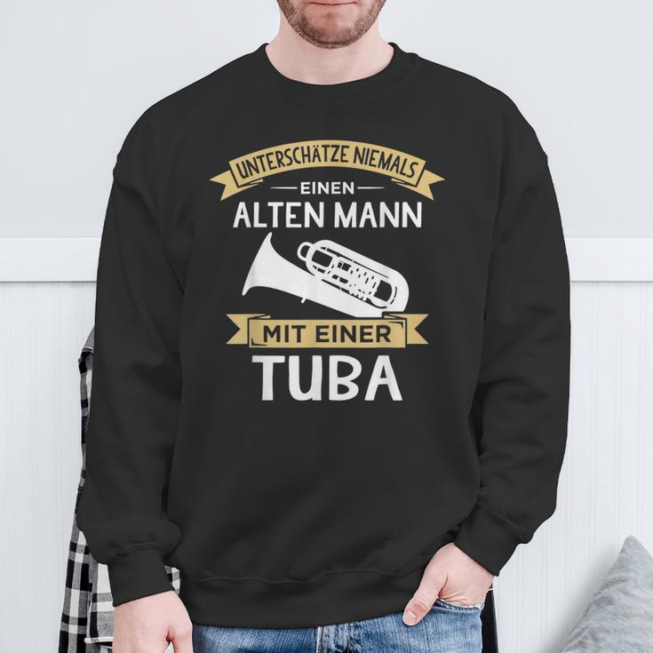 Underschätze Niemal Eine Alten Mann Mit Einer Tuba Sweatshirt Geschenke für alte Männer