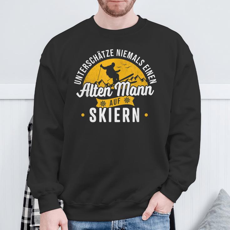 Unterschatzniemals Einen Alte Mann Auf Skiern Unterschatz Niemals Eine Sweatshirt Geschenke für alte Männer