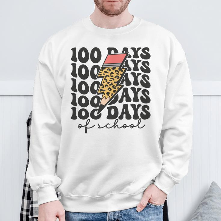 100 Tage Schule Lightning Bolt Pencil 100 Tag Für Lehrer Sweatshirt Geschenke für alte Männer