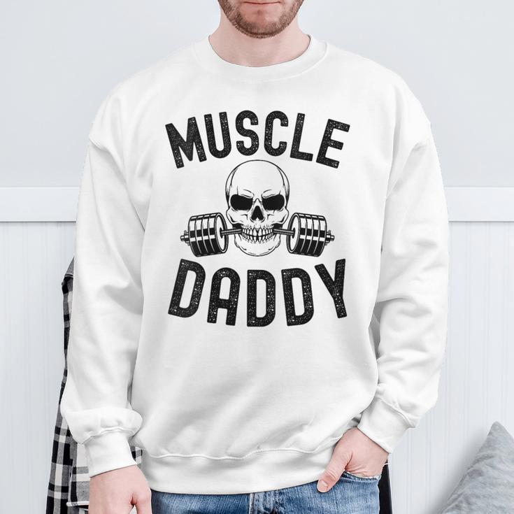 Damen Muscle Daddy Gewichtheber Skelett Langhantel Papa Workout Mit-Ausschnitt Sweatshirt Geschenke für alte Männer