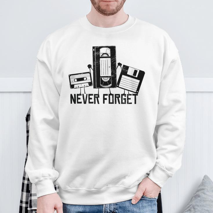 Never Forget 90S 80S Video Cassette Sweatshirt Geschenke für alte Männer
