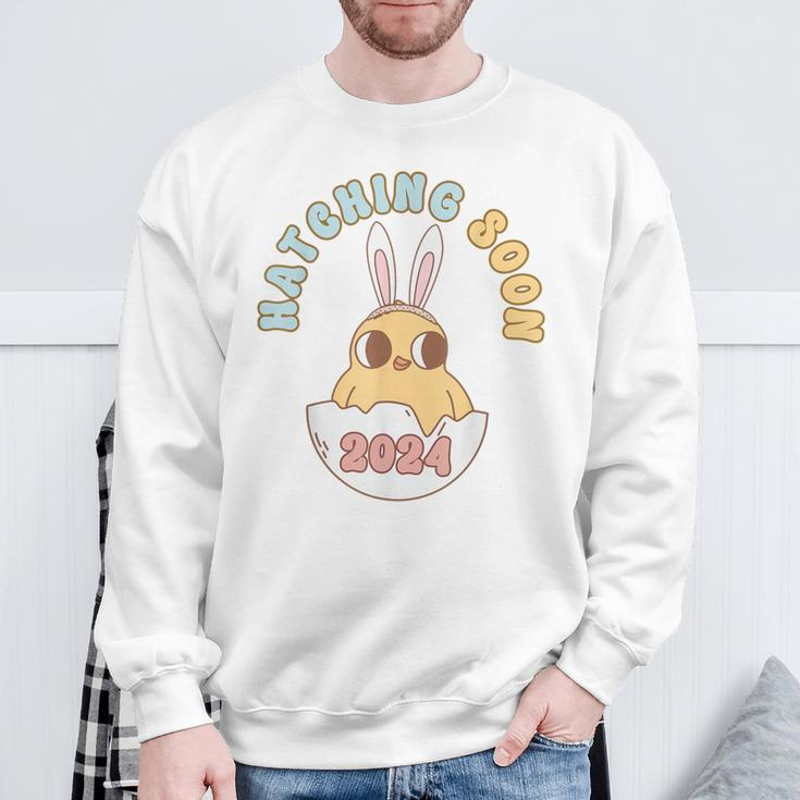 Groovy Hatching Soon Pregnancy Easter Pregnancy Announcement Sweatshirt Gifts for Old Men