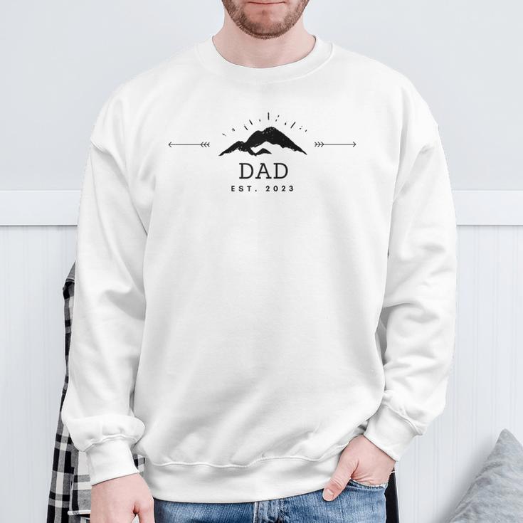 Herren Dad Est 2023 Fels Berg Männer Mann Papa Cool Schwarz Raglan Sweatshirt Geschenke für alte Männer