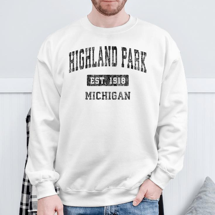 Highland Park Michigan Mi Vintage Sports Black Sweatshirt Gifts for Old Men