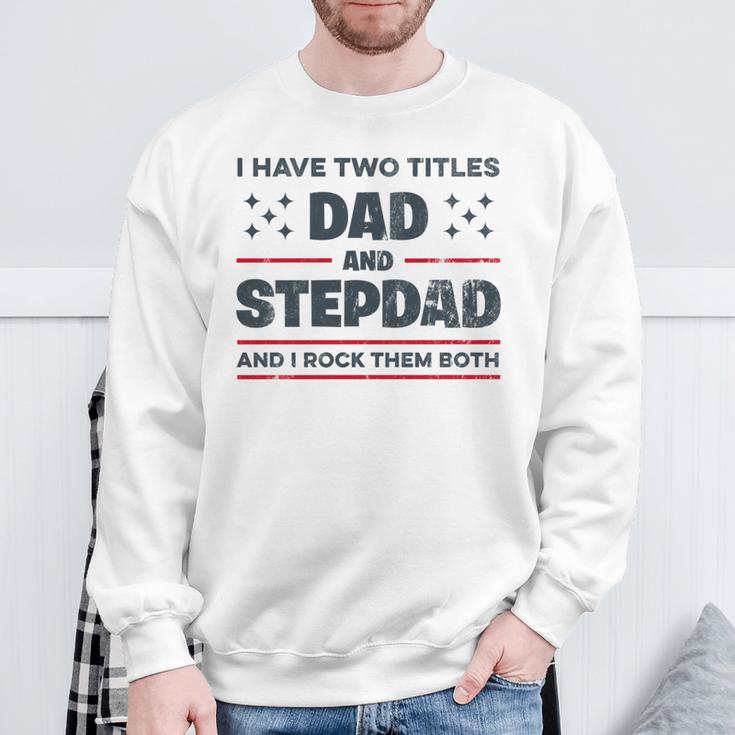 Ich Habe Zwei Titel Papa Und Stiefvater Lustigeatertag Sweatshirt Geschenke für alte Männer