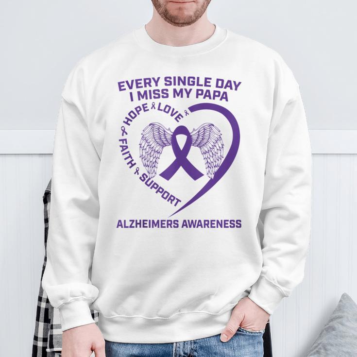 Lila Schleife Flügel Alzheimers Awareness In Memory Of Papa Sweatshirt Geschenke für alte Männer