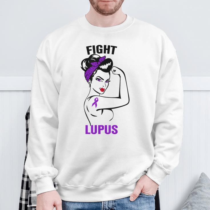 Im Mai Tragen Wir Lila Frauen Lupus Bewusstseinsmonat Sweatshirt Geschenke für alte Männer