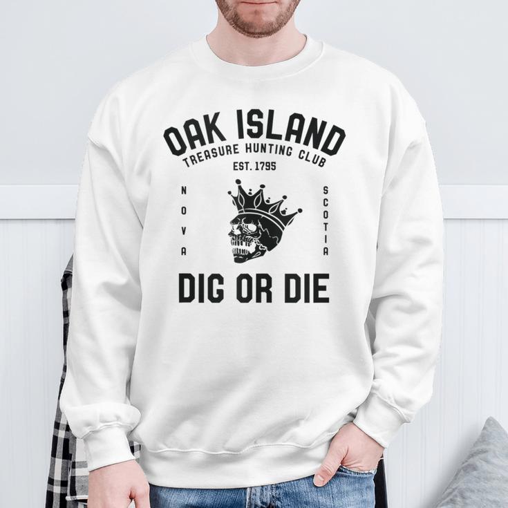 Oak Island Treasure Hunting Club Vintage Skull And Crown Mys Sweatshirt Gifts for Old Men