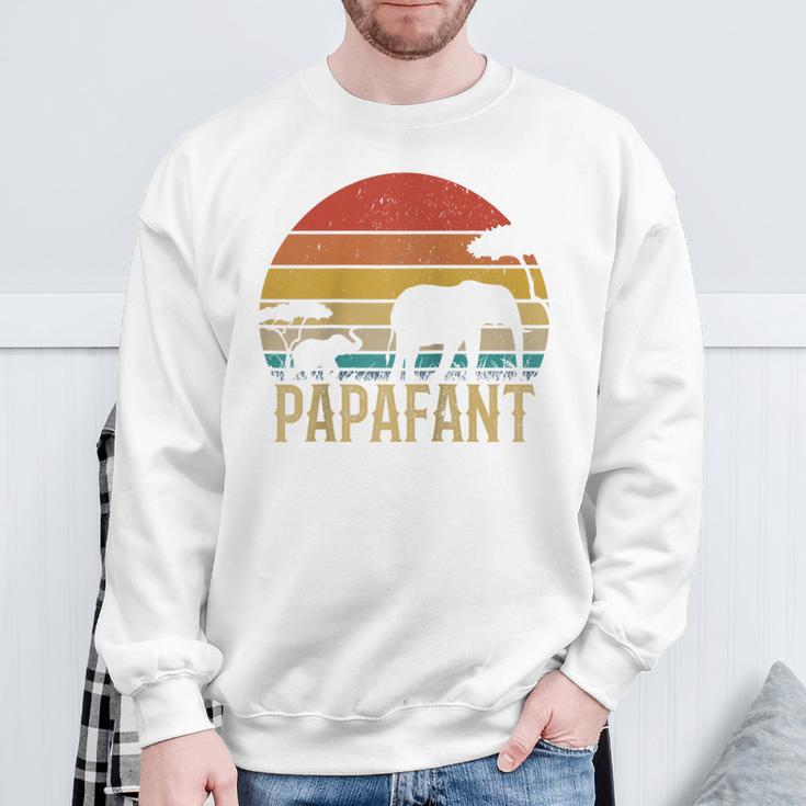 Papafant Papa Elefant Retrointage Sunsetatertag Savanne Raglan Sweatshirt Geschenke für alte Männer