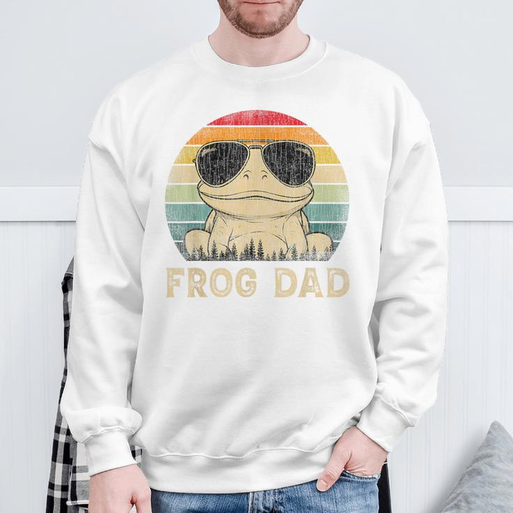 Vintage Frog Dad Frog Lovers Daddy Father's Day Sweatshirt Gifts for Old Men