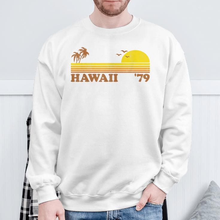 Vintage Hawaii Retro Hawaiian Beach Surfing 70'S Surf Sweatshirt Gifts for Old Men