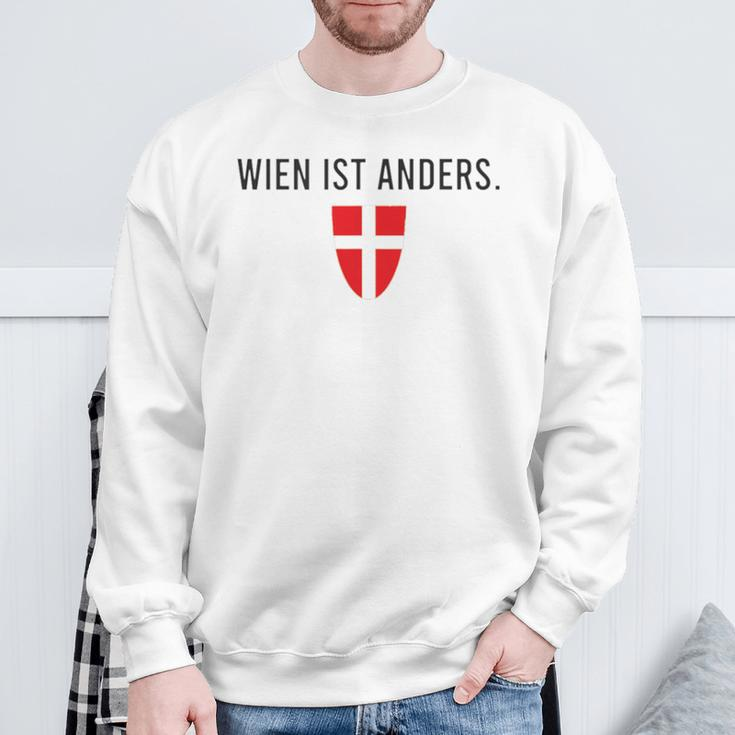 Wien Ist Anders Insider Viennese Slogan Schmäh Sweatshirt Geschenke für alte Männer