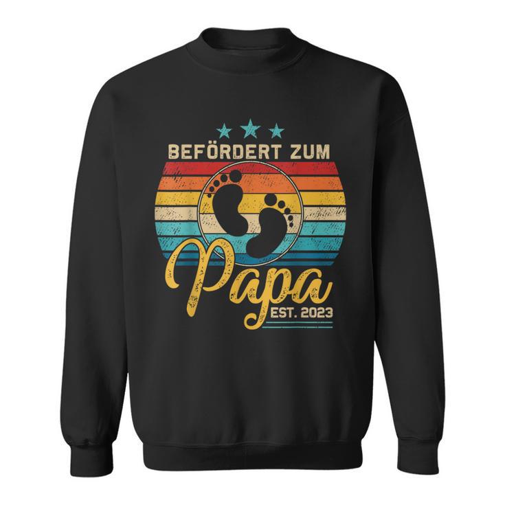 Beförderte Zum Papa 2023 Vintage Ich Werde Papa 2023 Loading Sweatshirt