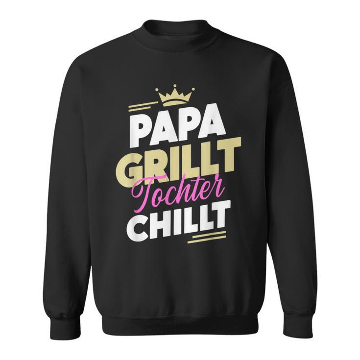 Papa Grillt Tochter Chilltatertag Outdoor Grillen Fan Sweatshirt