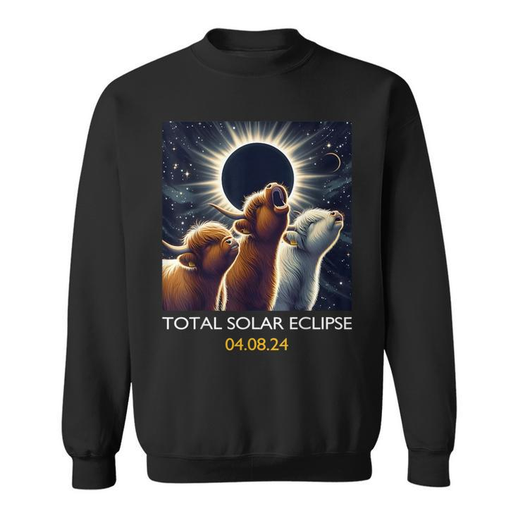 Scottish Highland Cow Howling At Total Solar Eclipse 2024 Sweatshirt
