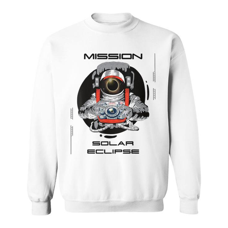 Usa 2024 Solar Eclipse Astronaut Space Photography Sweatshirt