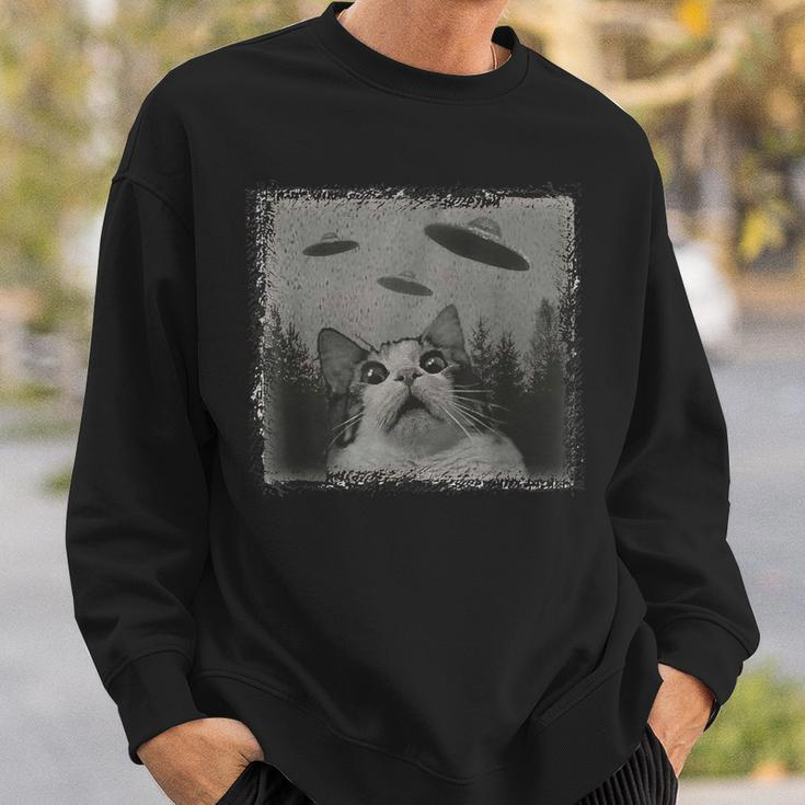 Alien Ufo Cat Selfie Kitty Vintage Graphic Cats Lover Sweatshirt Gifts for Him