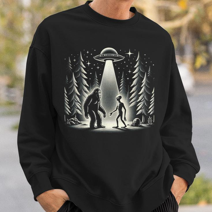 Bigfoot Meets Alien- Alien & Bigfoot Full Moon Sasquatch Ufo Sweatshirt Gifts for Him
