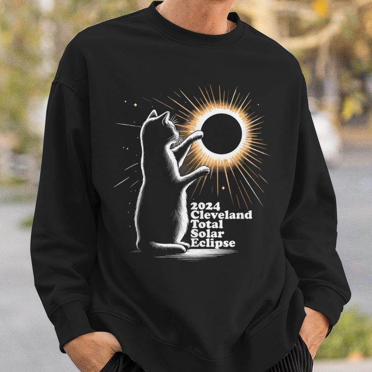 Cat Solar Eclipse Cleveland 8 April 2024 Souvenir Sweatshirt Gifts for Him