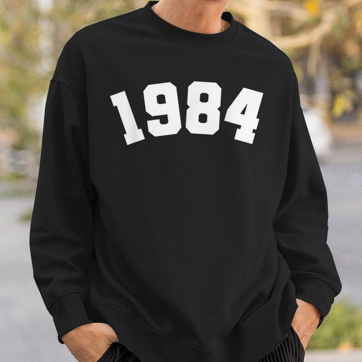 Classic 1984 Varsity Vintage College Style 40Th Birthday Sweatshirt Gifts for Him