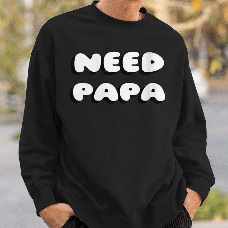 Damen Brauche Papa Wir Alle Brauchen Papa Mit-Ausschnitt Sweatshirt Geschenke für Ihn