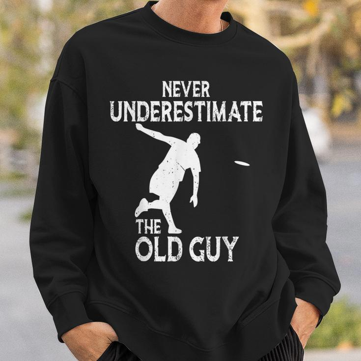 Disc Golf Never Underestimate The Old Guy Frolf Tree Golfing Sweatshirt Gifts for Him
