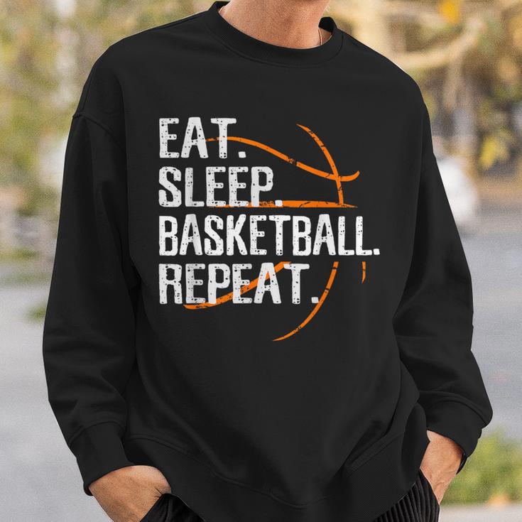 Eat Sleep Basketball Repeat For Basketball Fan Sweatshirt Geschenke für Ihn