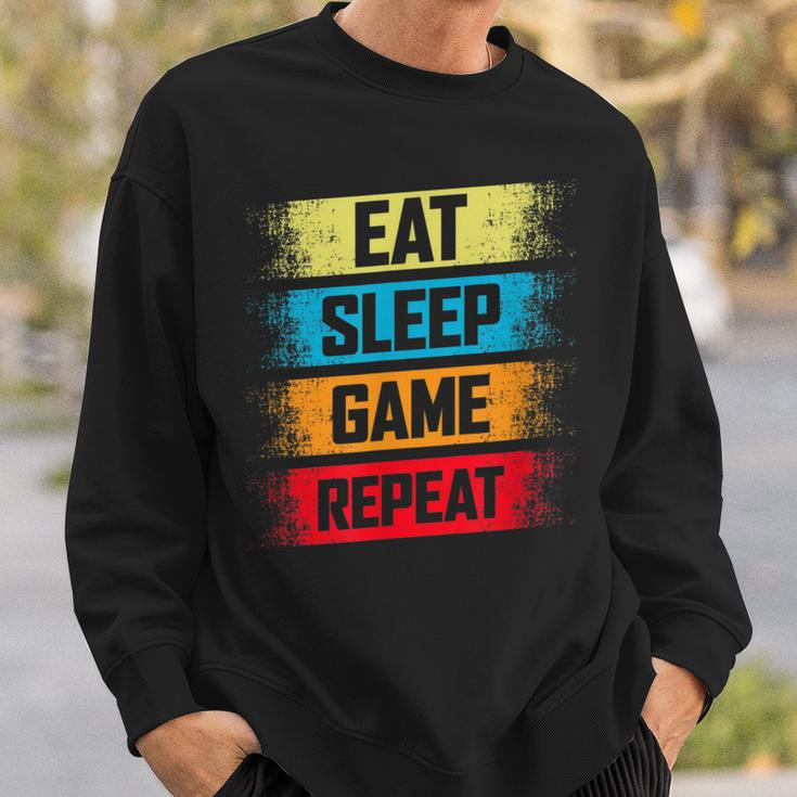 Eat Sleep Game Repeat Gaming Sweatshirt Geschenke für Ihn
