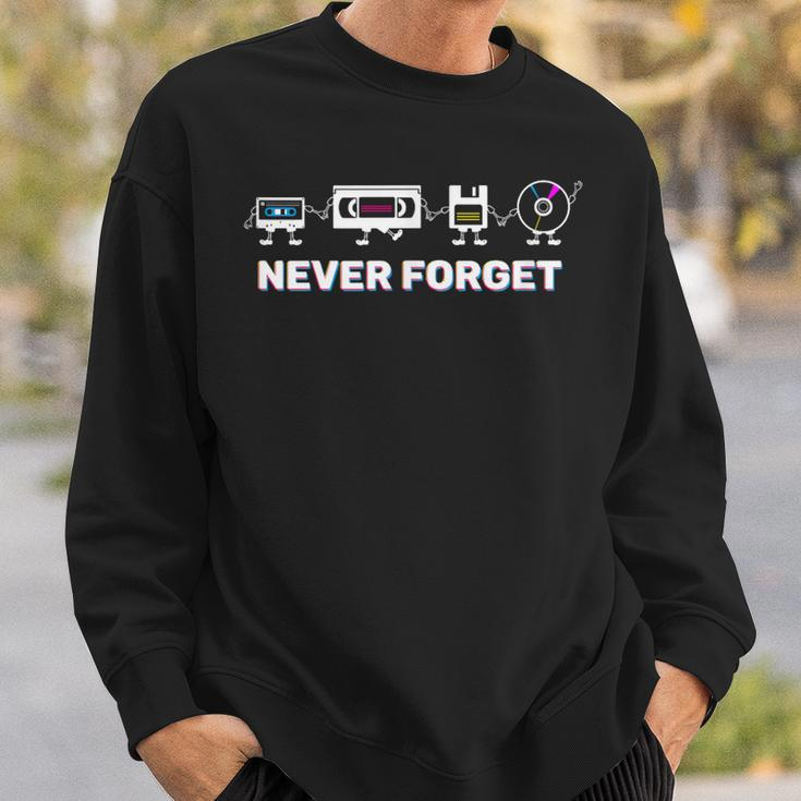Never Forget Vhs Diskette Cassette Cd Retro Vintage Sweatshirt Geschenke für Ihn