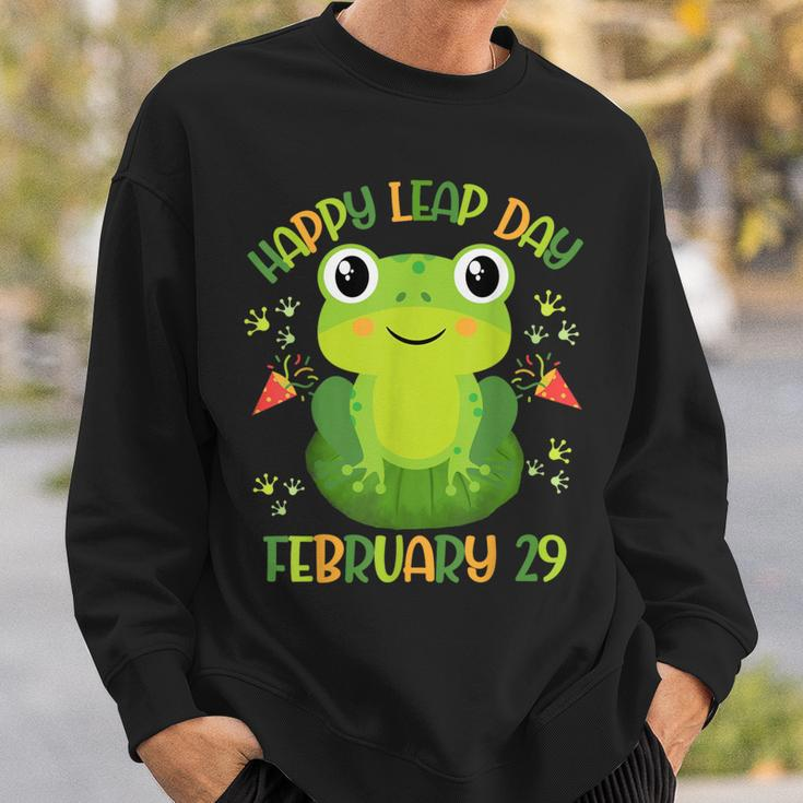 Frog Happy Leap Day February 29 Birthday Leap Year Sweatshirt Gifts for Him