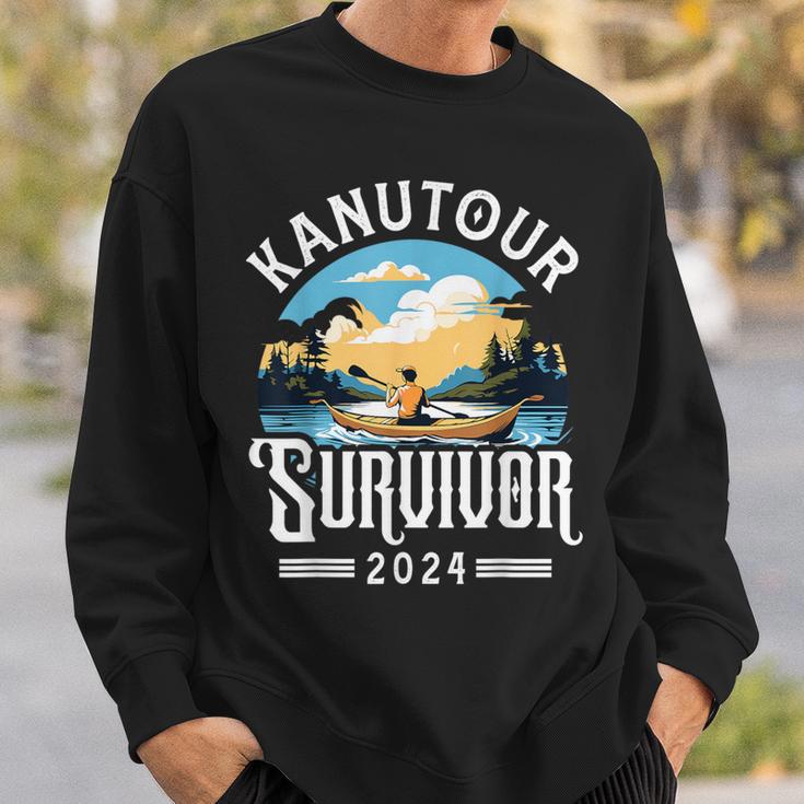 Kanufahrer Kanu Kanutour Survivor 2024 Sweatshirt Geschenke für Ihn