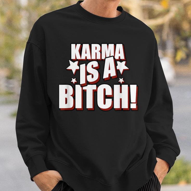 Karma Is A Bitch Slogan Sweatshirt Geschenke für Ihn