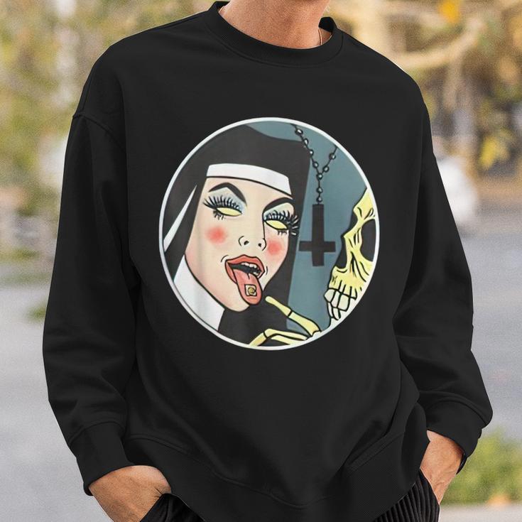 Lick Skull Unholy Nun Sexy Black Sweatshirt Geschenke für Ihn