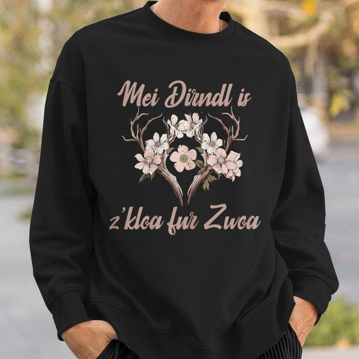 Mei Dirndl Is Z Kloa For Zwoa Dirndl For Zwoa Oktoberfest Sweatshirt Geschenke für Ihn