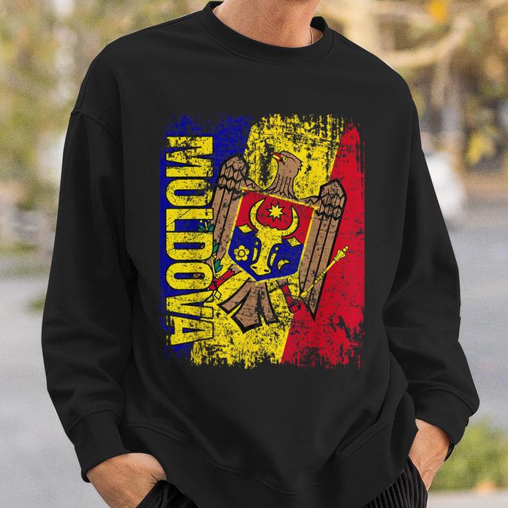 Moldova Flag Vintage Distressed Moldova Sweatshirt Gifts for Him