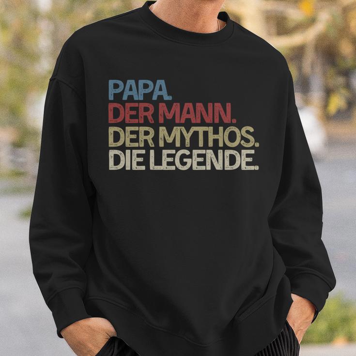 Papa With Saying Papa Der Mann Der Mythos Die Legende Sweatshirt Geschenke für Ihn