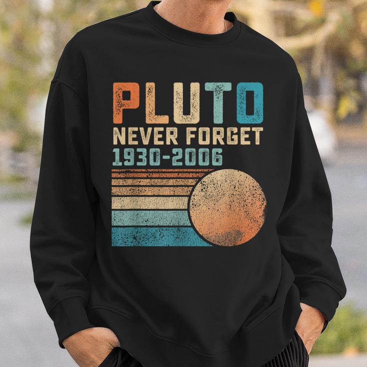 Pluto Never Forget 1930-2006 Vintage Sweatshirt, Retro Design Geschenke für Ihn