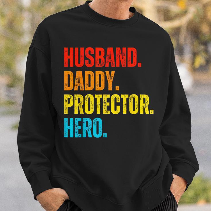 Retro Ehemann Papa Protector Heroatertag Für Papa Sweatshirt Geschenke für Ihn