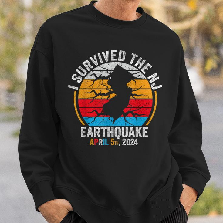 Retro Vintage I Survived The Nj Earthquake Sweatshirt Gifts for Him