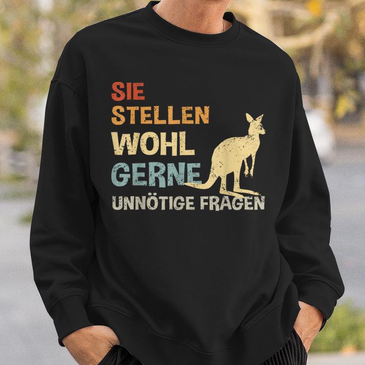 Sie Stellen Wohl Gerne Unnecessary Fragen Retro Kangaroo S Sweatshirt Geschenke für Ihn