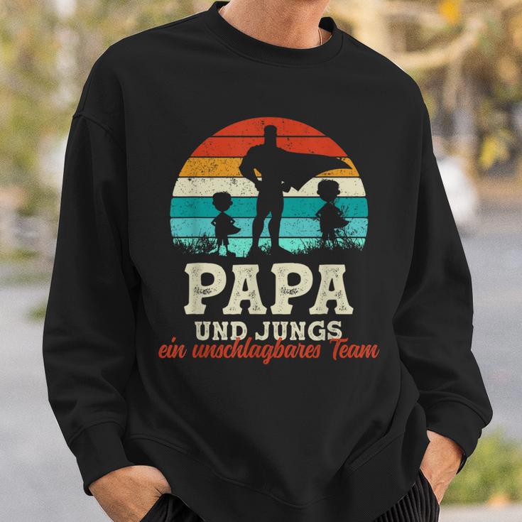 Team Papa Zwei Söhne Kinder Jungsatertag Bester Super Papa Sweatshirt Geschenke für Ihn