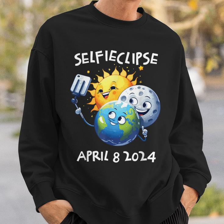 Total Solar Eclipse 2024 Selfieclipse Sun Moon Earth Selfie Sweatshirt Gifts for Him