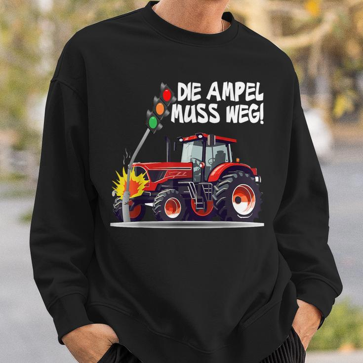 With Traktor Rammt Ampel Die Ampel Muss Weg Sweatshirt Geschenke für Ihn