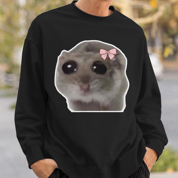Trauriger Hamster Meme Hamster Mit Tränenden Augen Sweatshirt Geschenke für Ihn