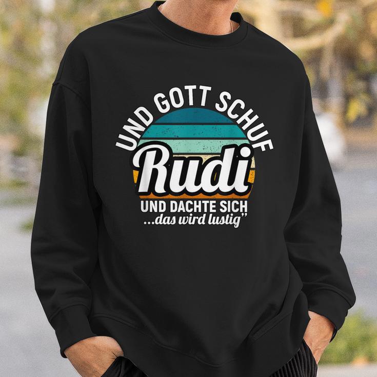 Und Gott Schuf Rudi Sweatshirt, Cooles Spruch-Sweatshirt in Schwarz Geschenke für Ihn