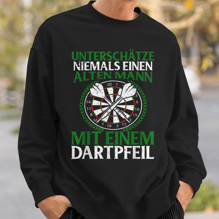 Unterschätze Niemals Alten Mann Mit Dartpfeil Darts Black Sweatshirt Geschenke für Ihn