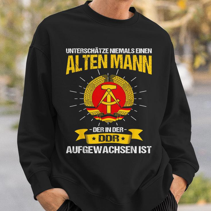 Unterschätze Niemals Ein Alten Mann Ddr East Dutschland Sweatshirt Geschenke für Ihn